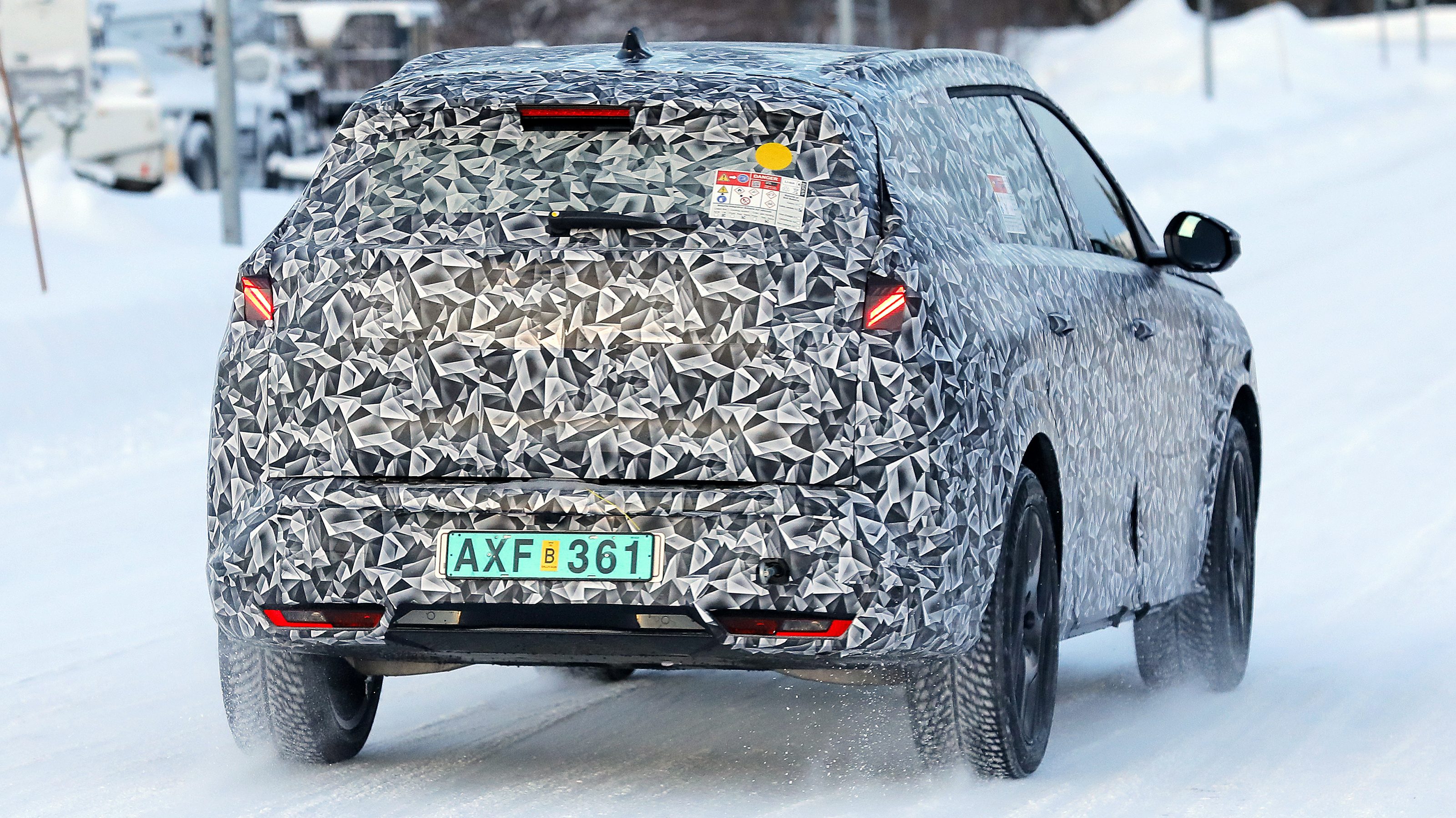 Peugeot E-5008 (camouflaged) - rear