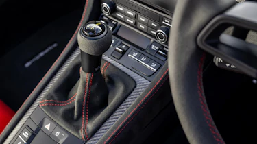 Porsche 718 Spyder RS - gear selector
