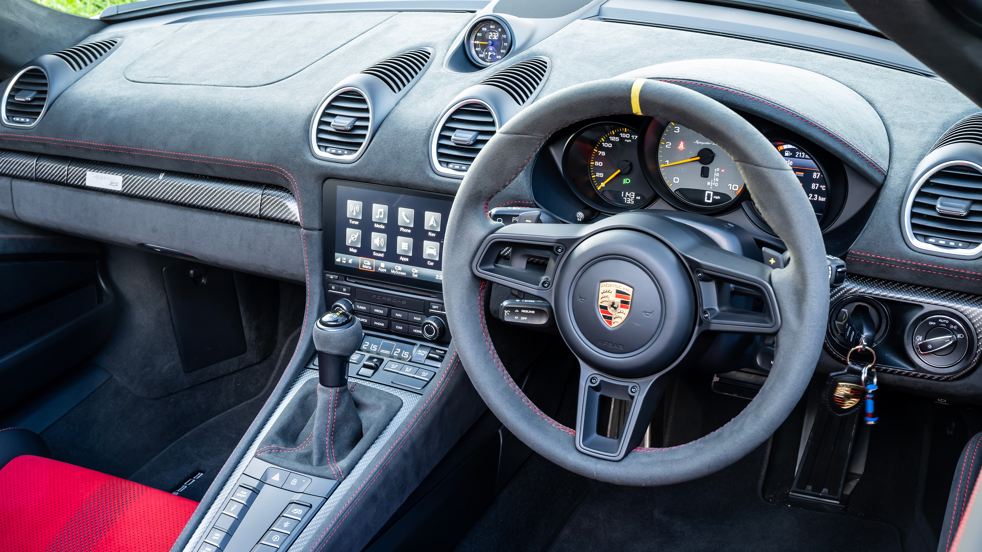 Porsche 718 Spyder RS - dashboard