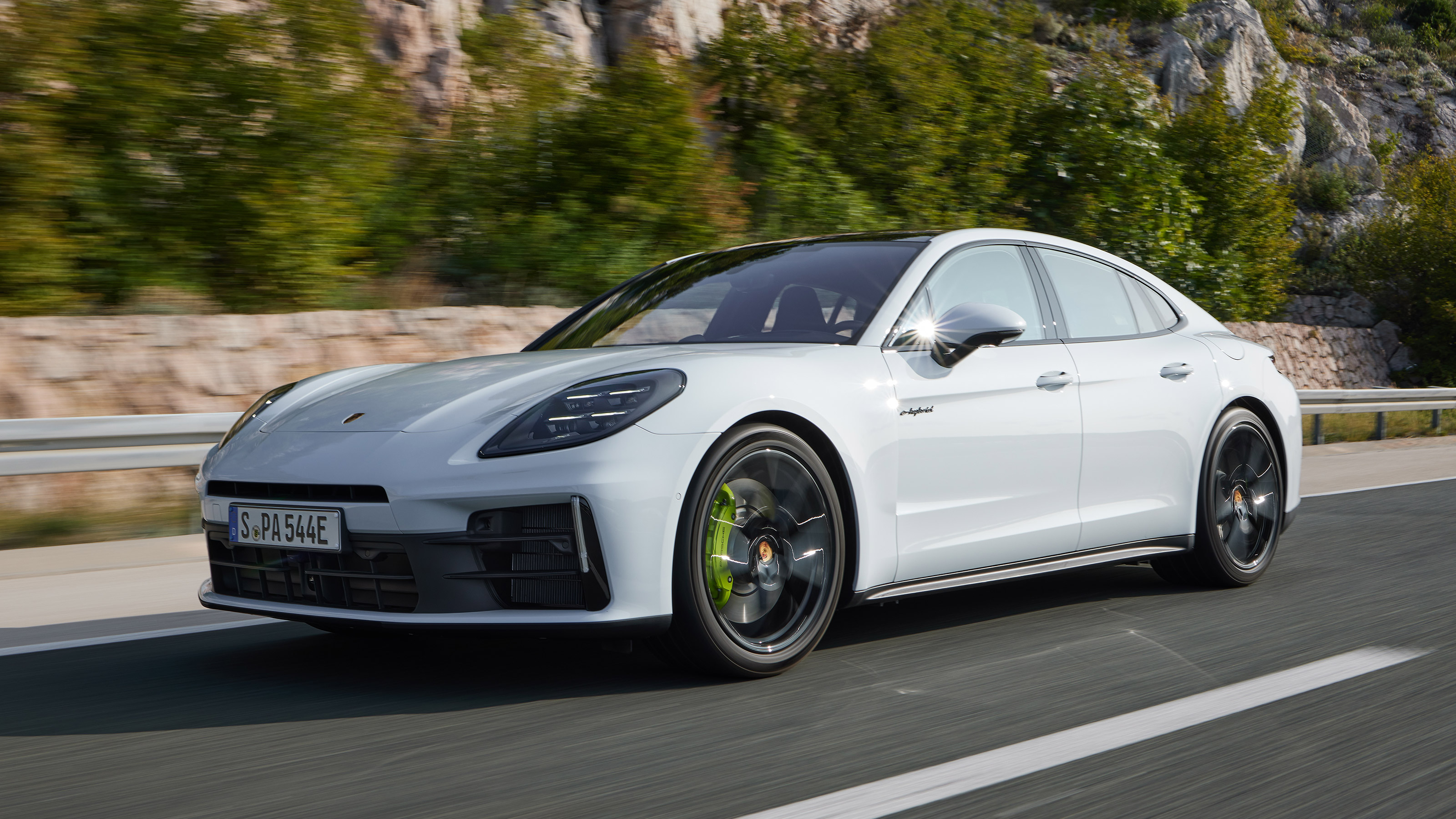 Porsche Panamera E-Hybrid - front action