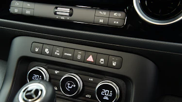 Mercedes E-Citan - centre console switchgear