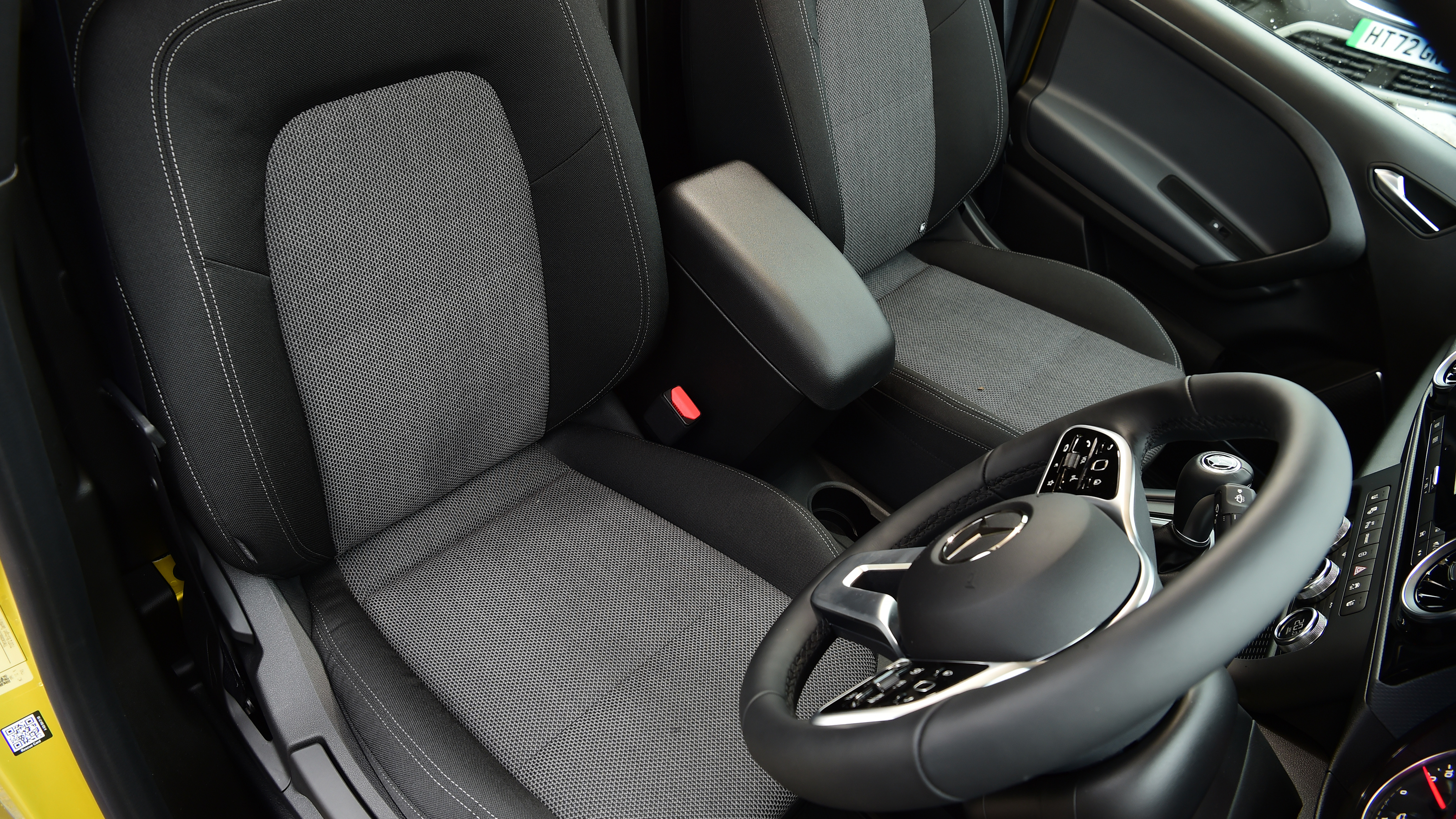 Mercedes E-Citan - front seats
