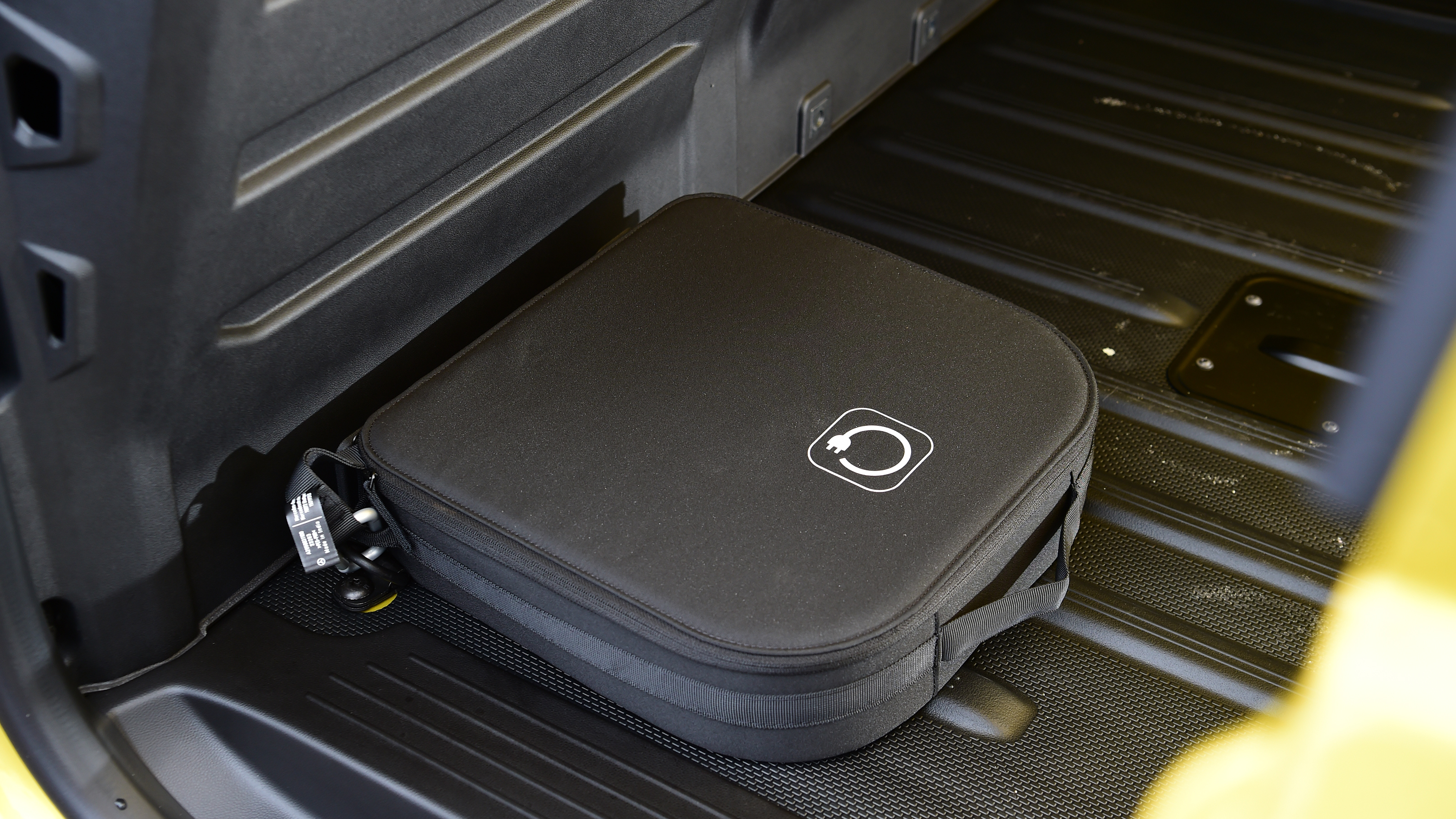 Mercedes E-Citan - cable storage bag