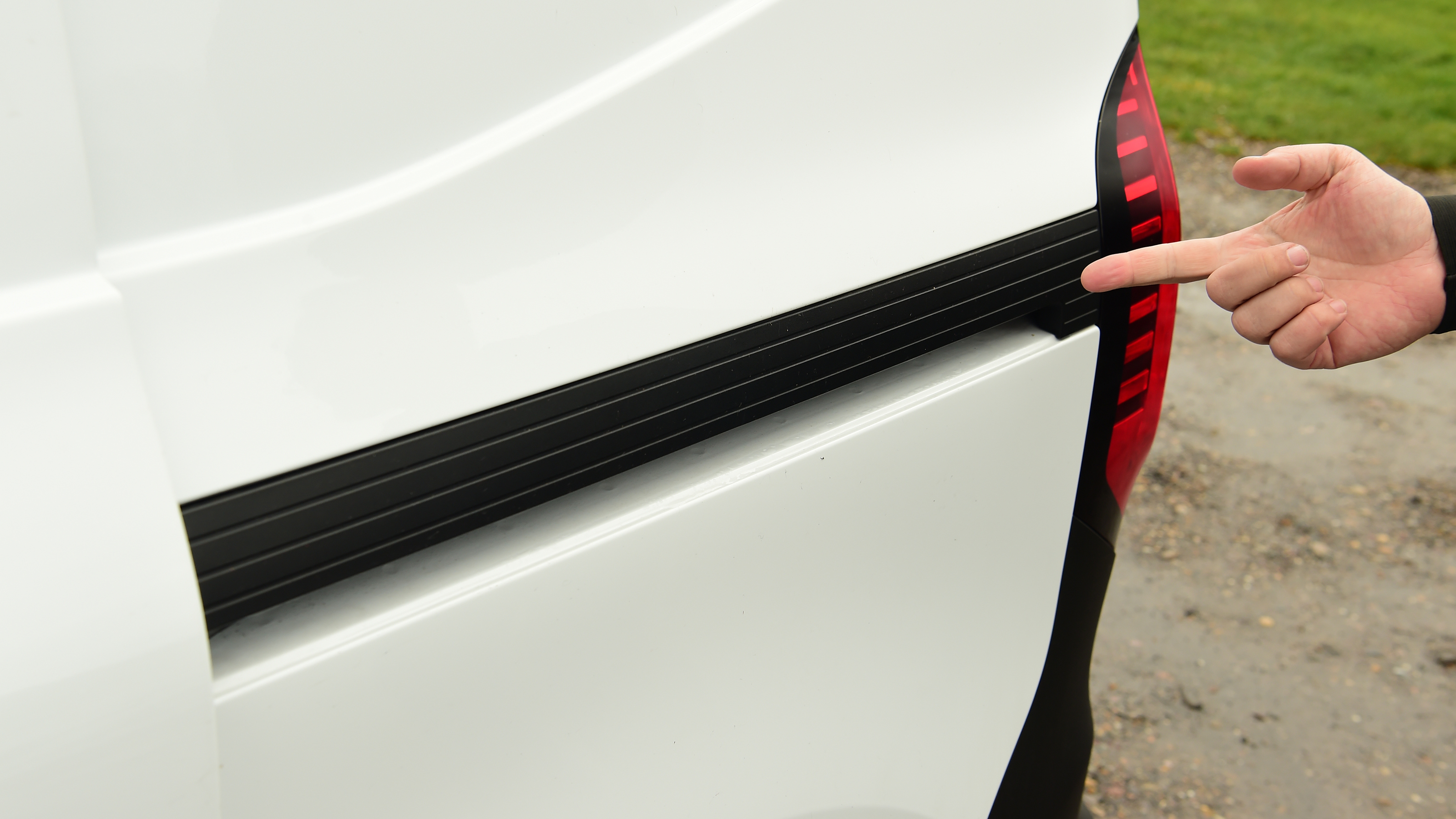 Renault Kangoo E-Tech - exterior door runner