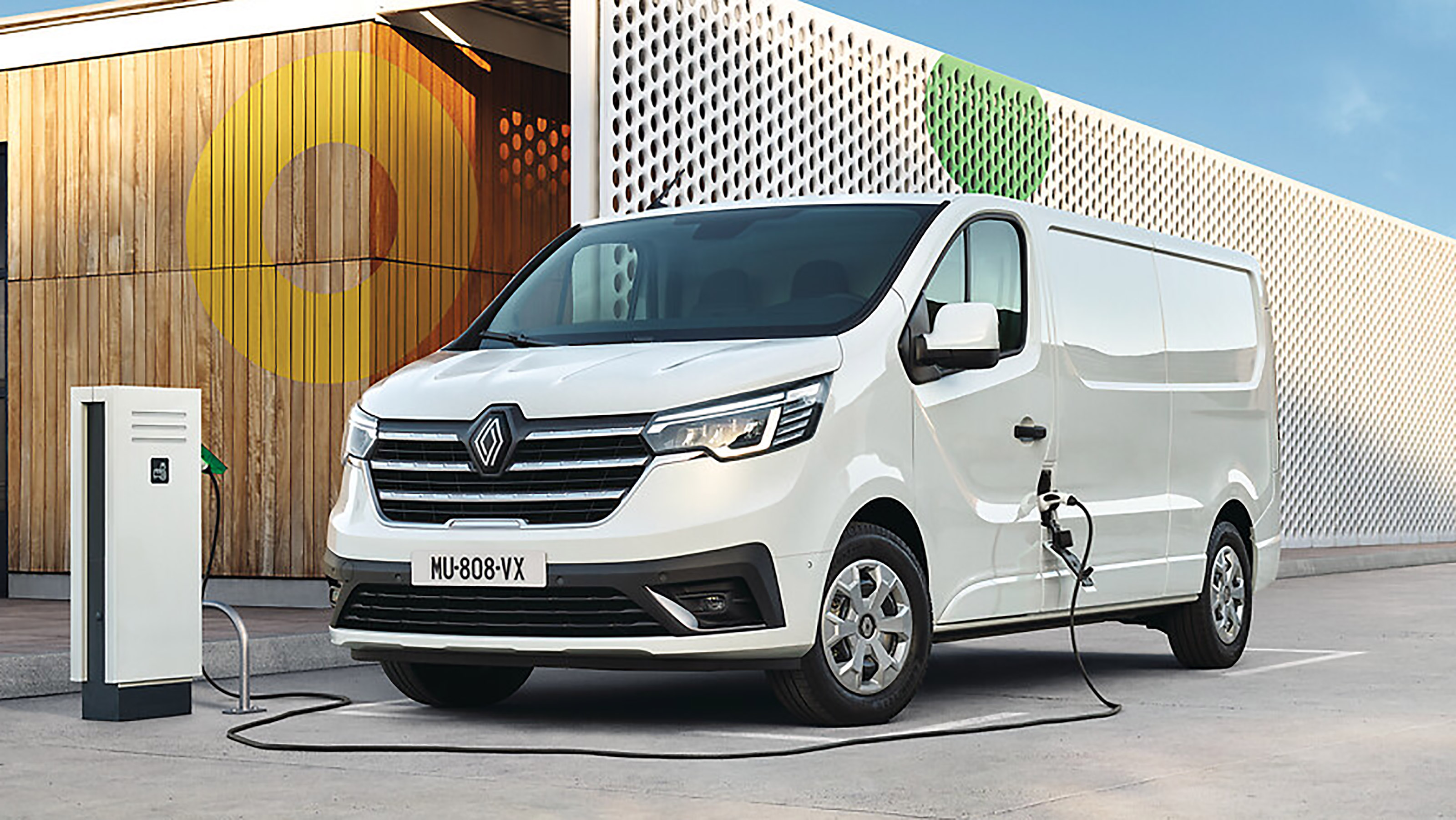 Renault Trafic E-Tech - charging