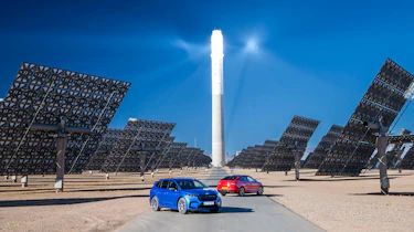 Skoda Enyaq and Enyaq Coupe parked in front of Noor Tower