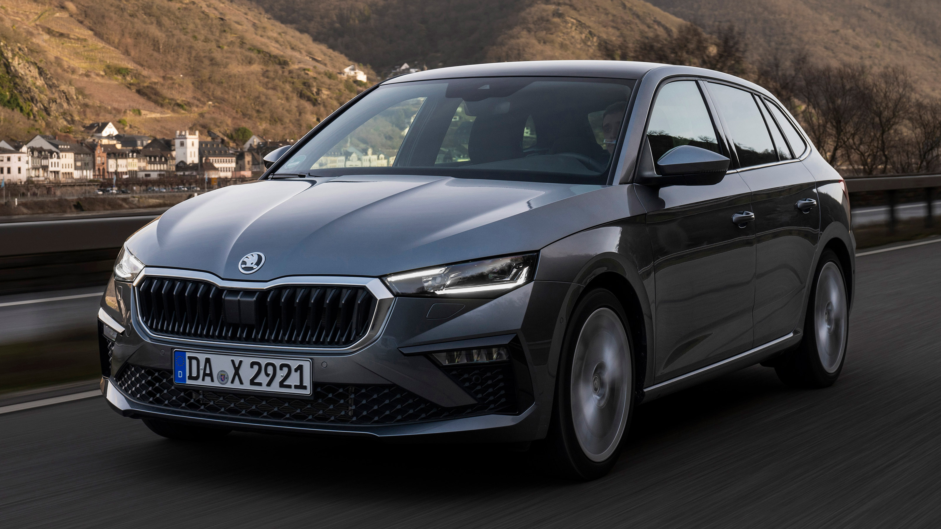 Skoda Scala facelift - front action