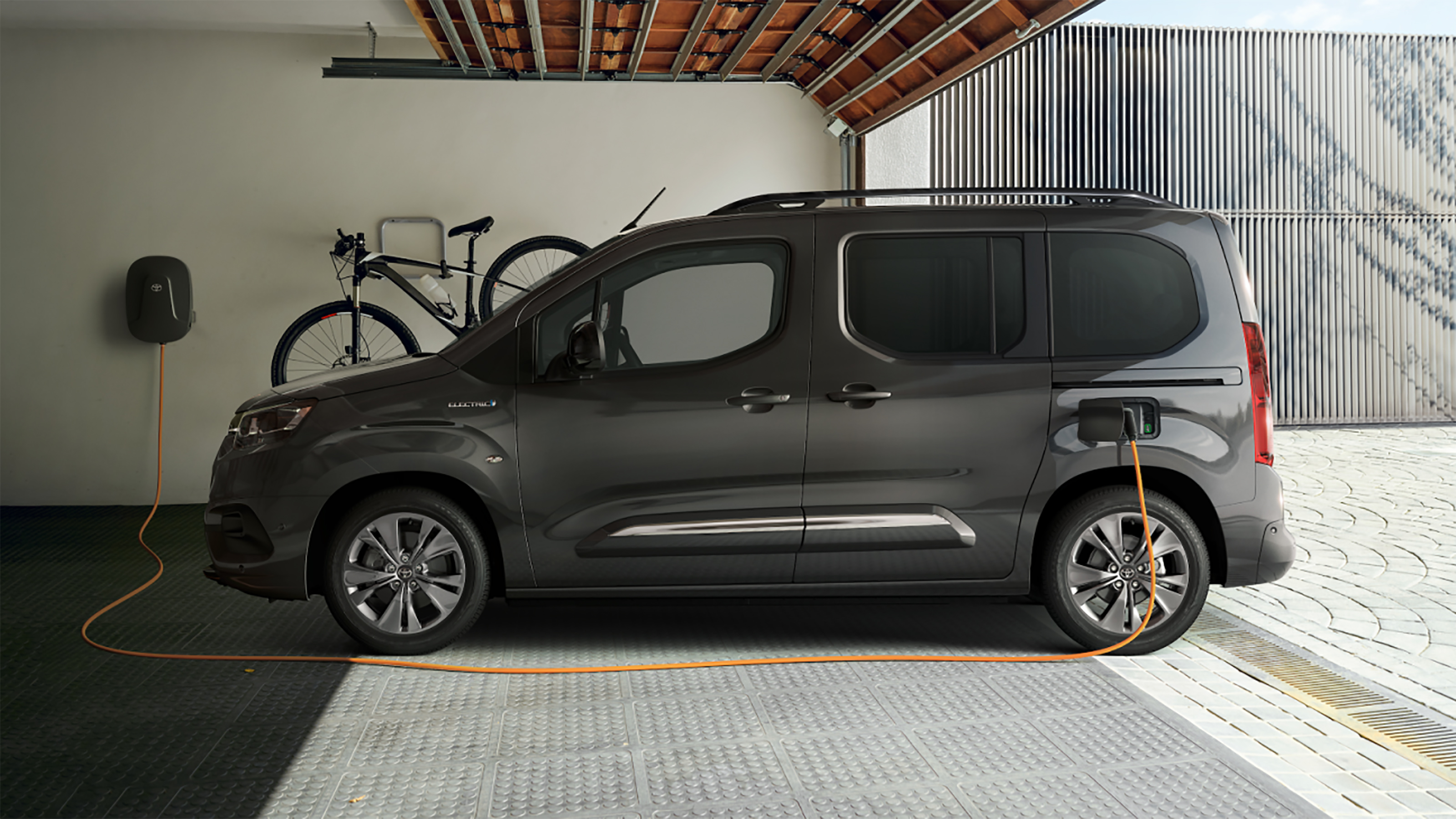 Toyota Proace City Verso - side