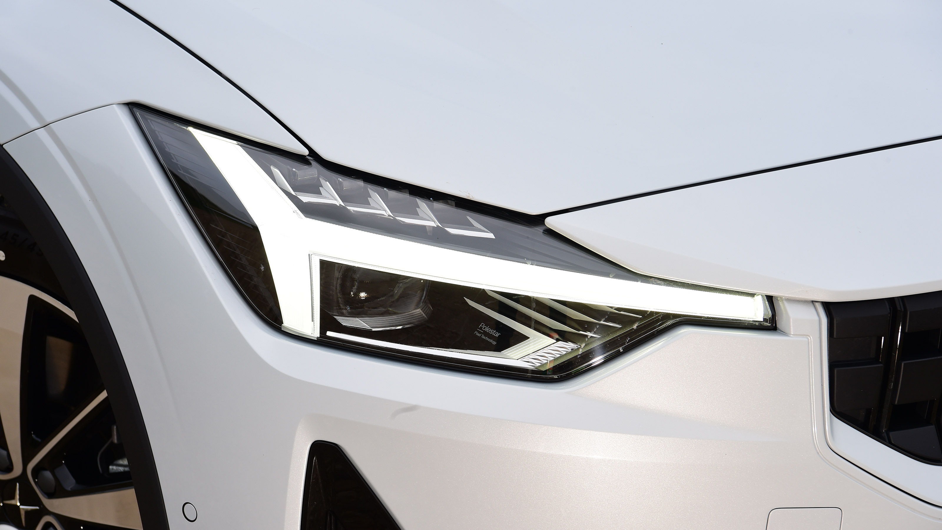 Used Polestar 2 - front light