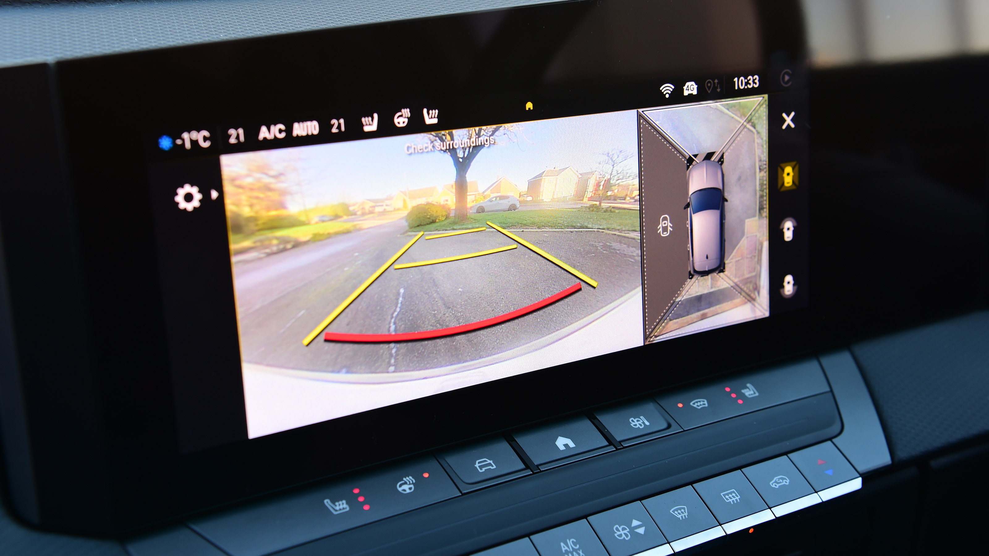 Vauxhall Astra GSE PHEV long termer - reversing camera