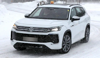 Volkswagen Tayron (camouflaged) - front action