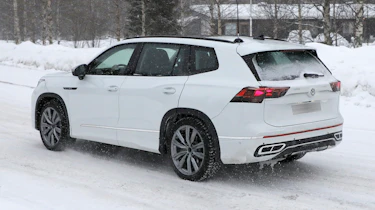 Volkswagen Tayron (camouflaged) - rear 3/4 action