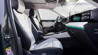 Volkswagen Tiguan - front seats