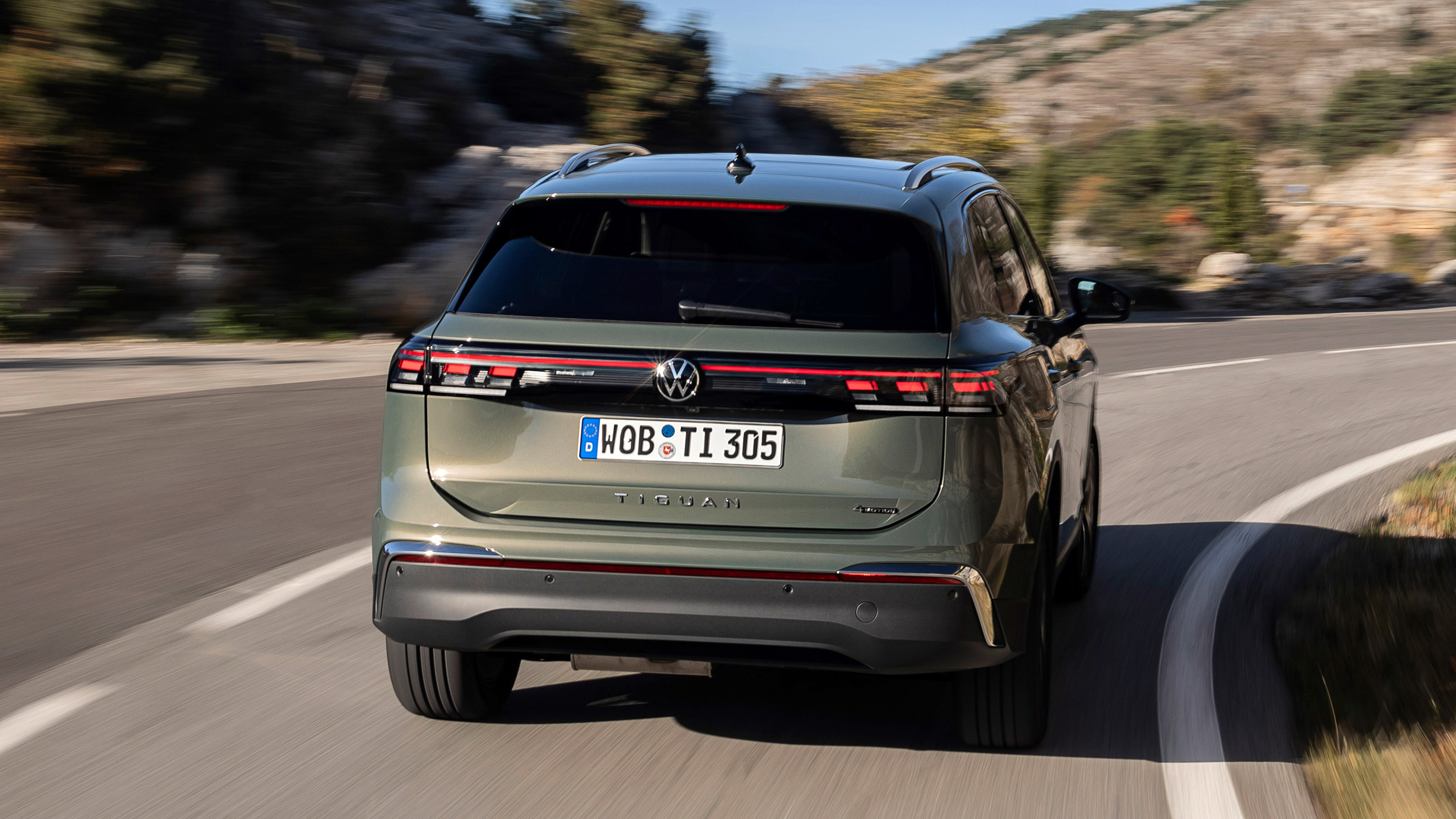 Volkswagen Tiguan - rear action
