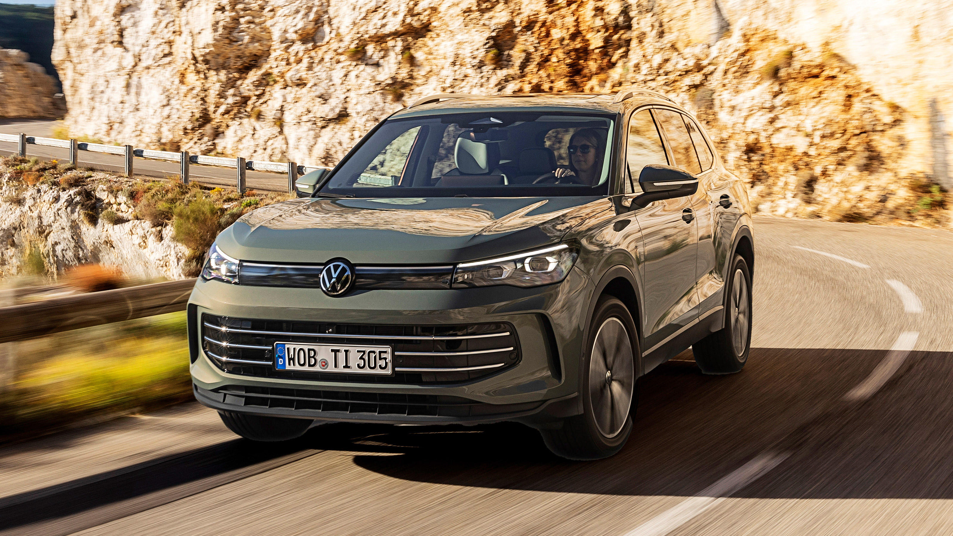 Volkswagen Tiguan - front cornering