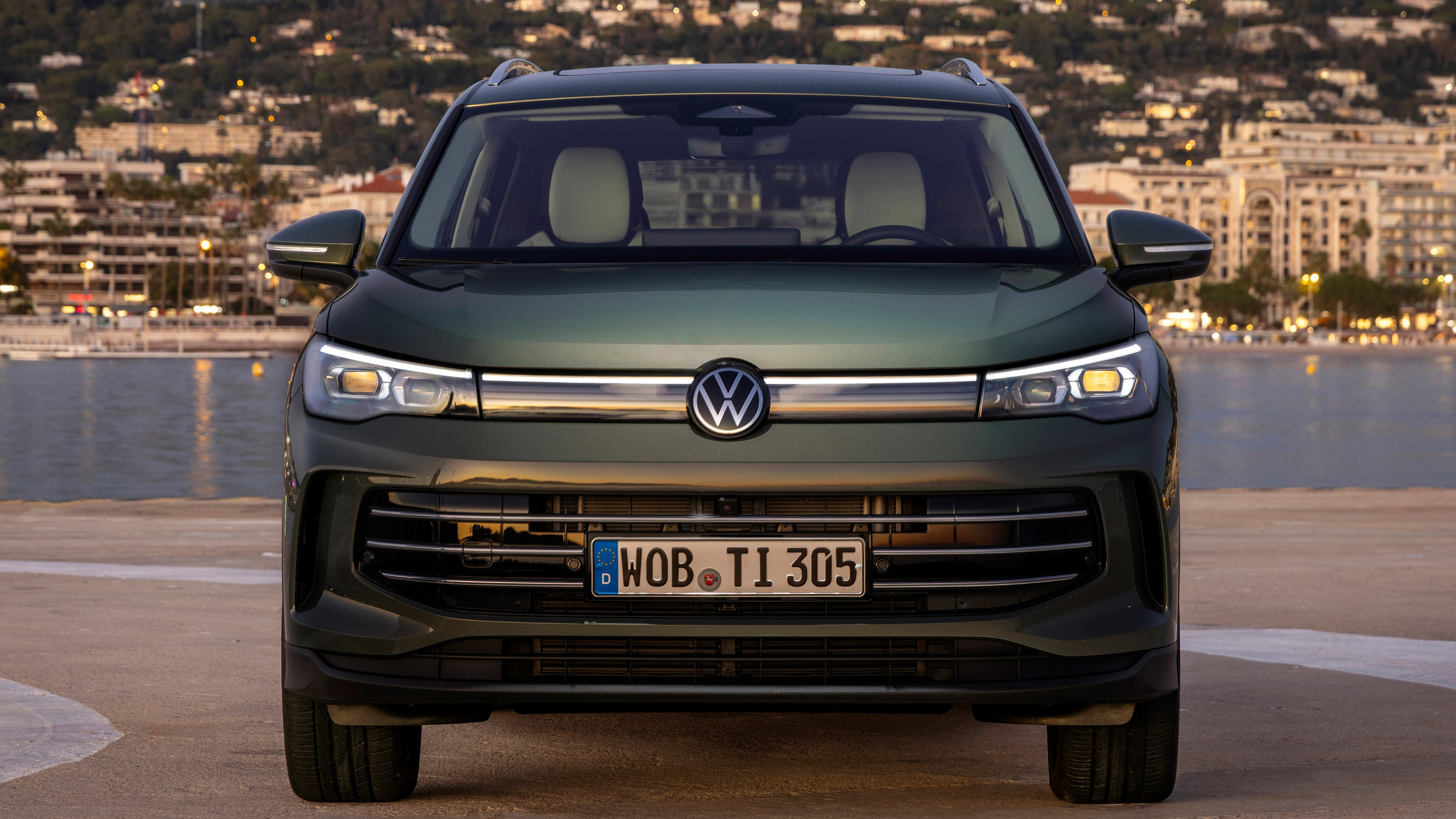 Volkswagen Tiguan - full front