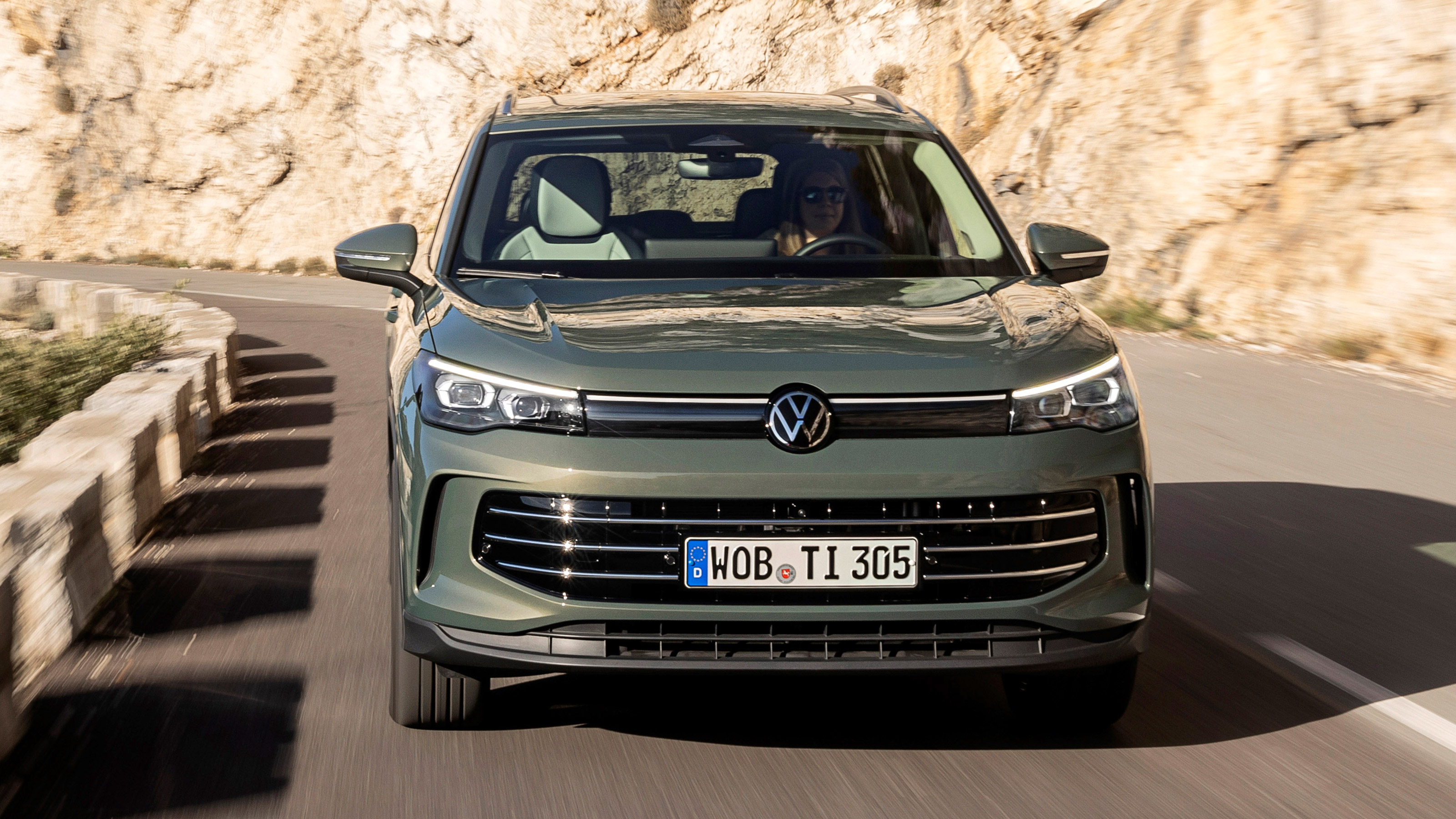 Volkswagen Tiguan - full front
