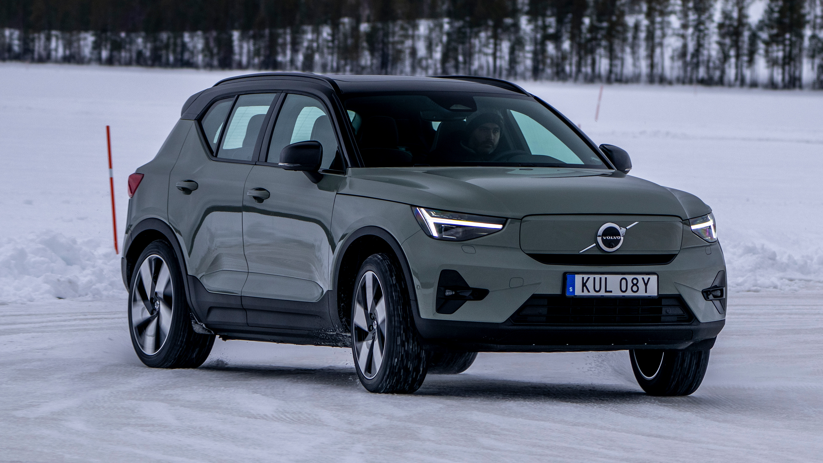 Volvo EX40 prototype - front ice drifting