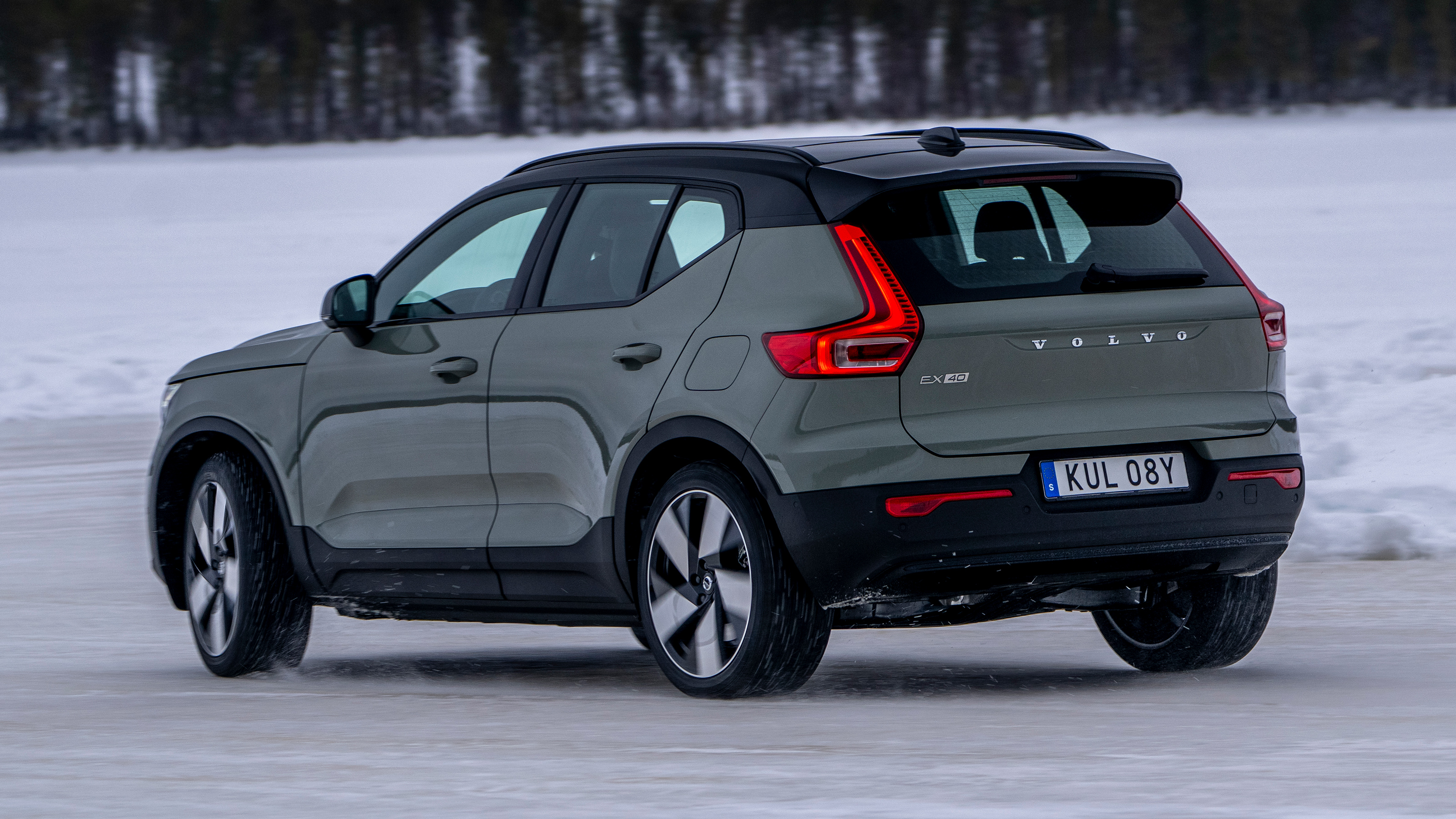 Volvo EX40 prototype - rear ice drifting