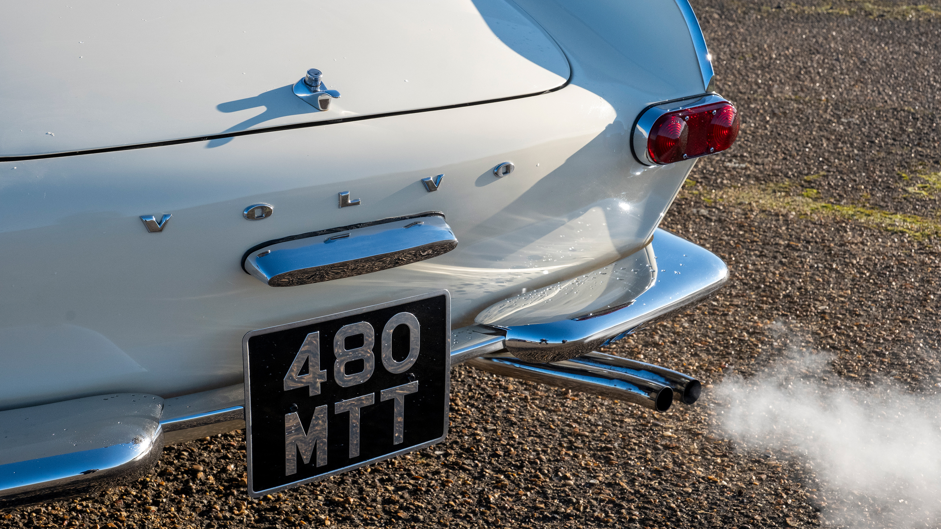 Volvo P1800 - exhaust
