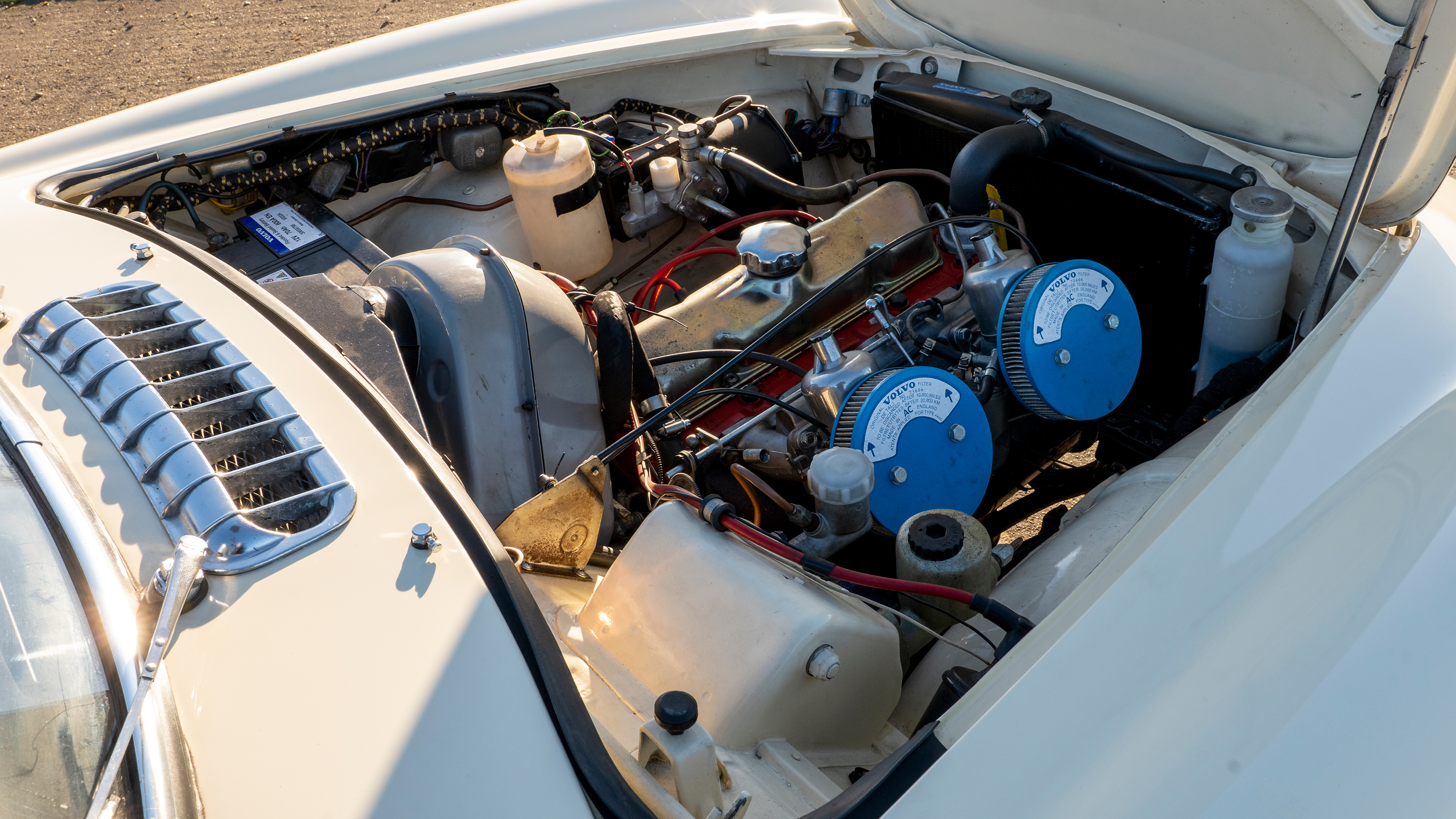 Volvo P1800 - engine bay