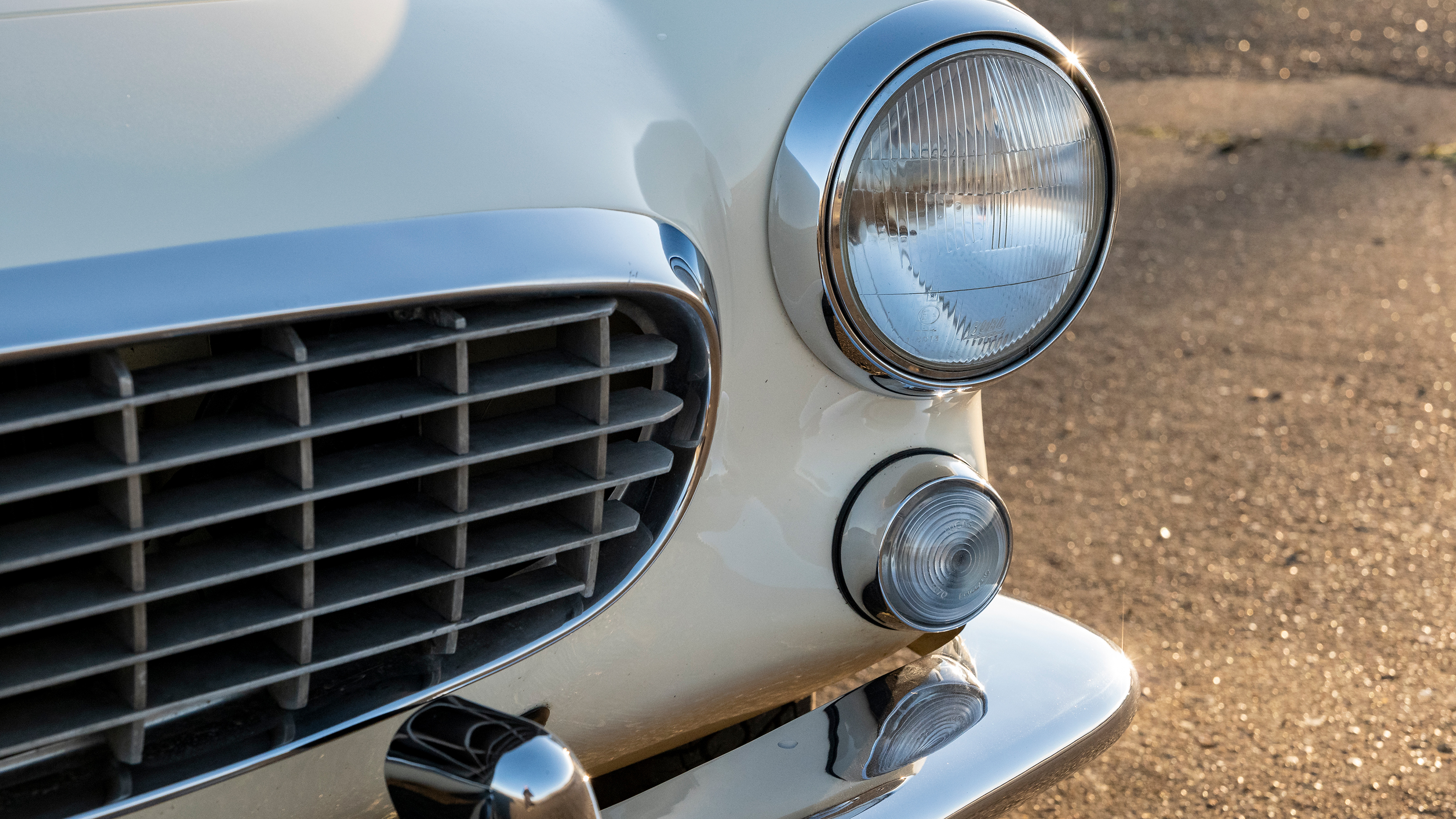 Volvo P1800 - headlight