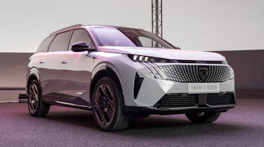 Peugeot E-5008 - front