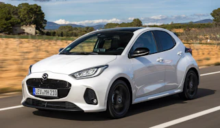 Mazda 2 Hybrid - front