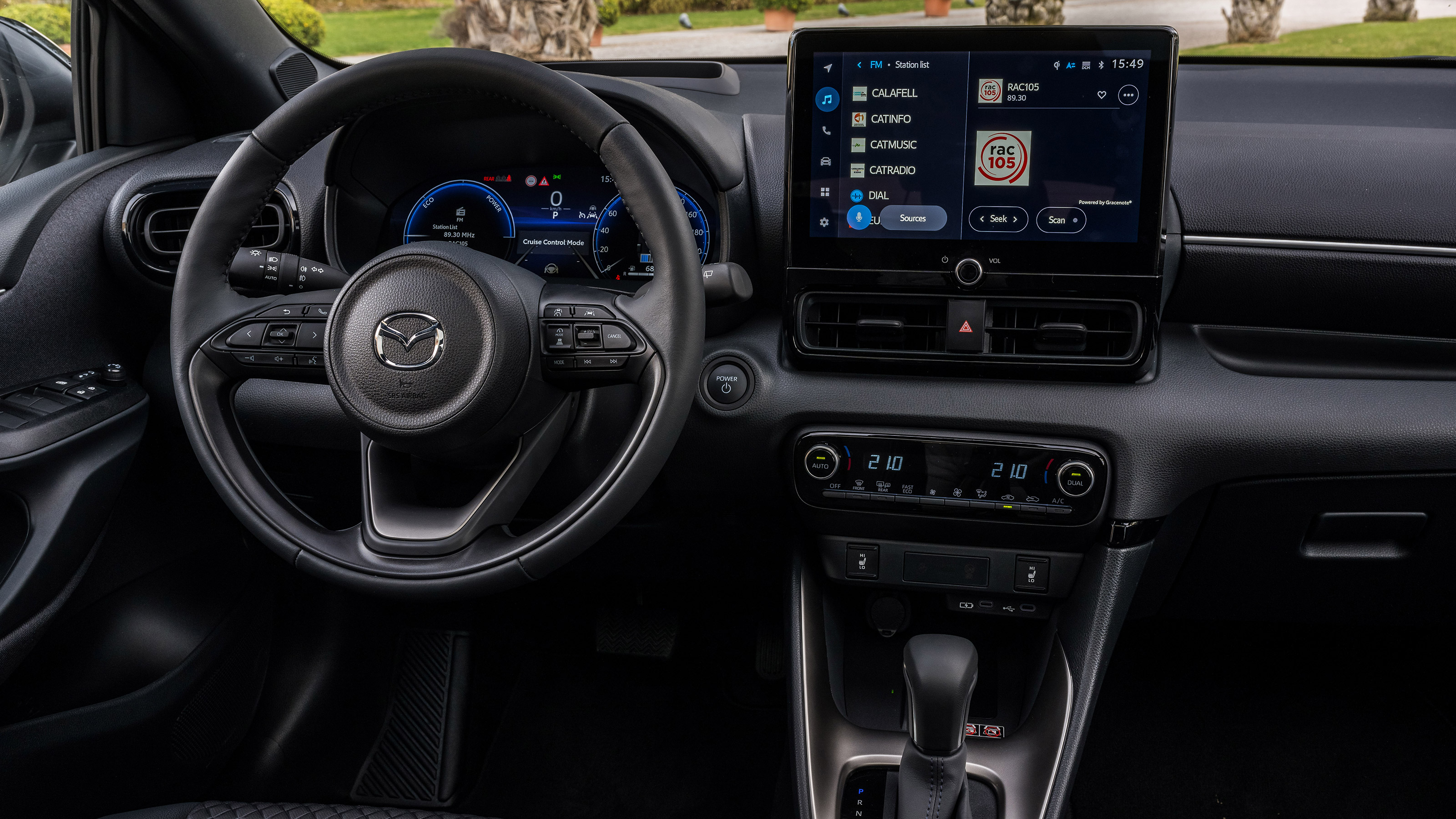 Mazda 2 Hybrid - dash