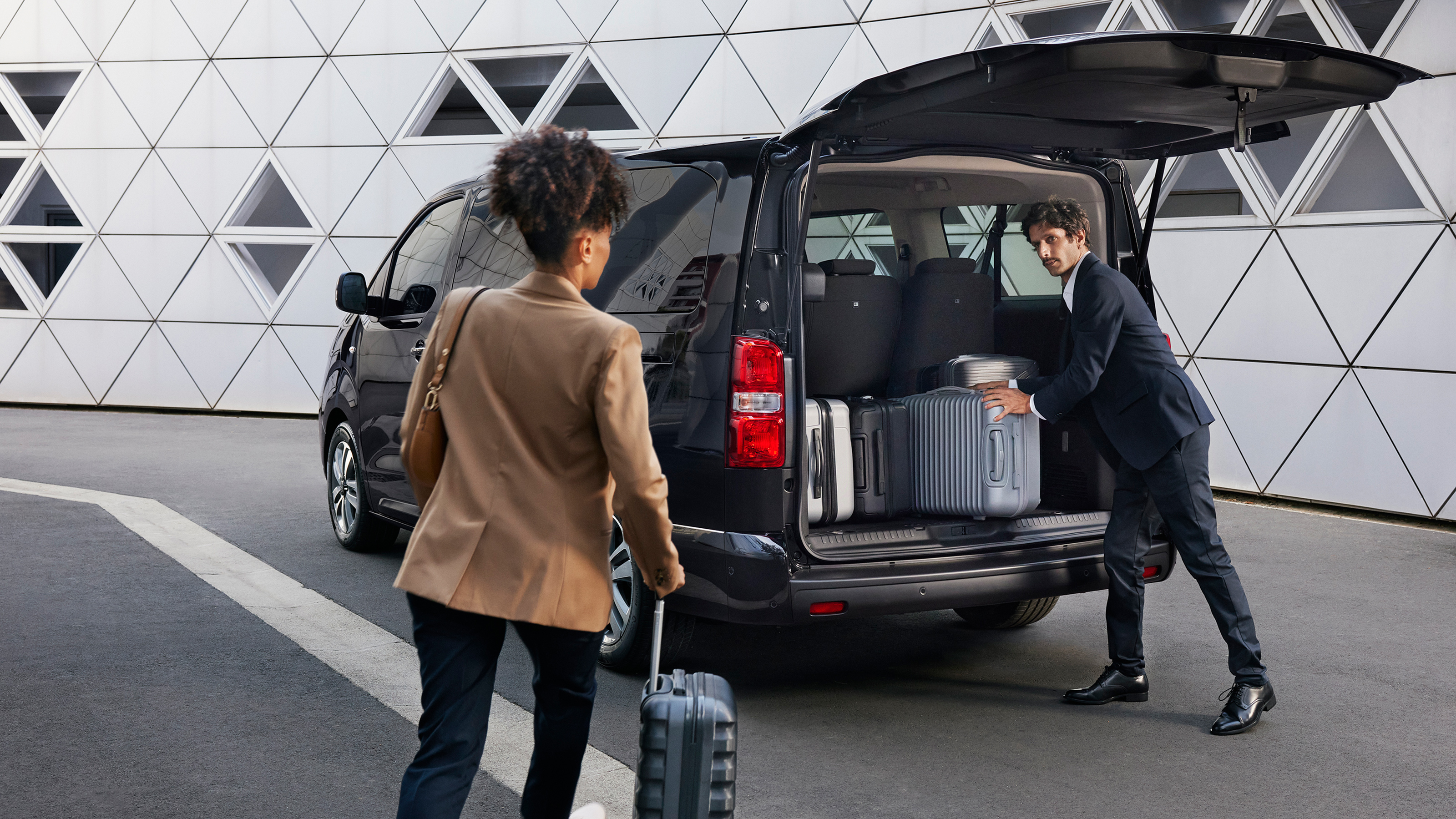 Citroen e-SpaceTourer - rear