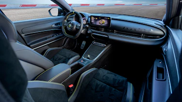 Abarth 600e - dash