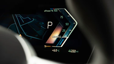 BMW iX2 xDrive30 M Sport - dials