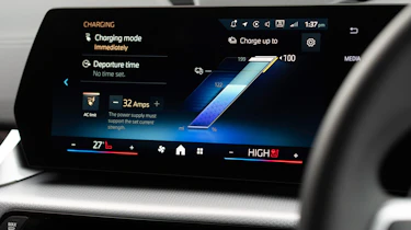 BMW iX2 xDrive30 M Sport - screen