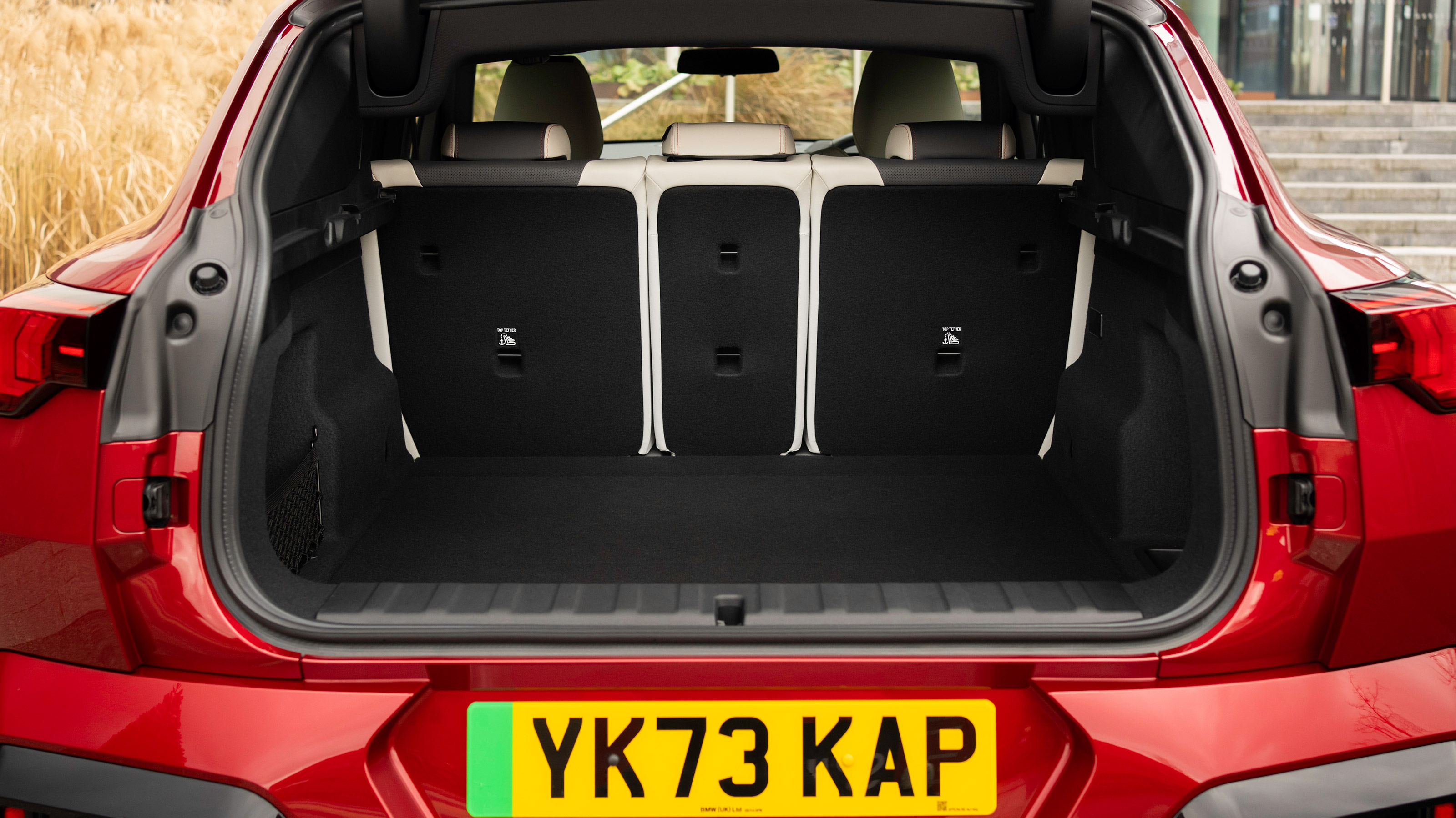 BMW iX2 xDrive30 M Sport - boot