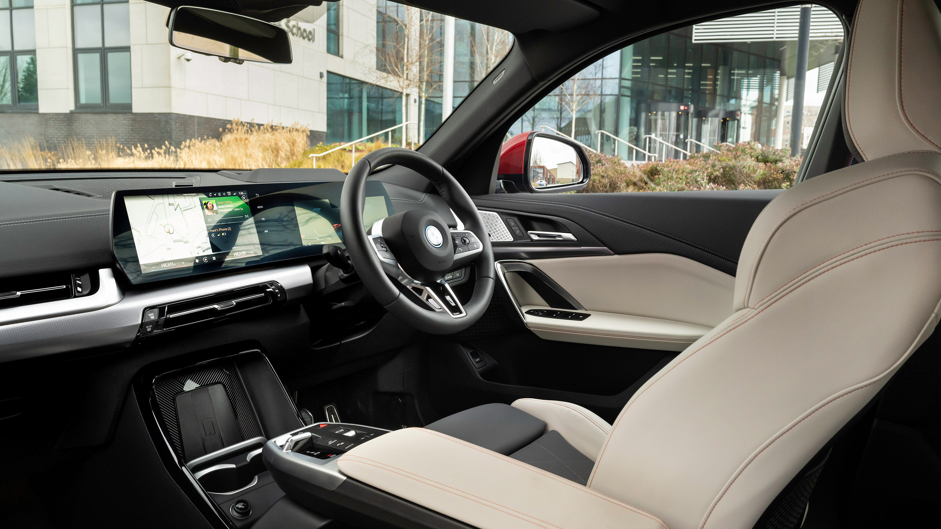 BMW iX2 xDrive30 M Sport - front seats