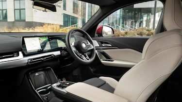 BMW iX2 xDrive30 M Sport - front seats