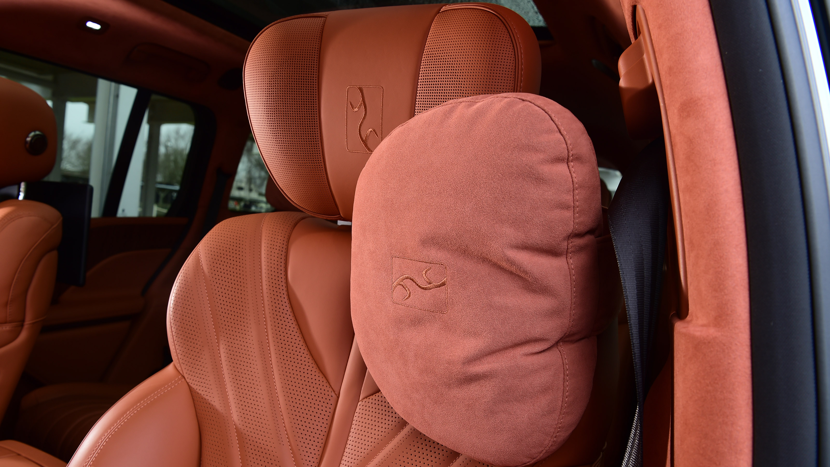 Yangwang U8 - pillow