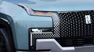 Yangwang U8 - front light