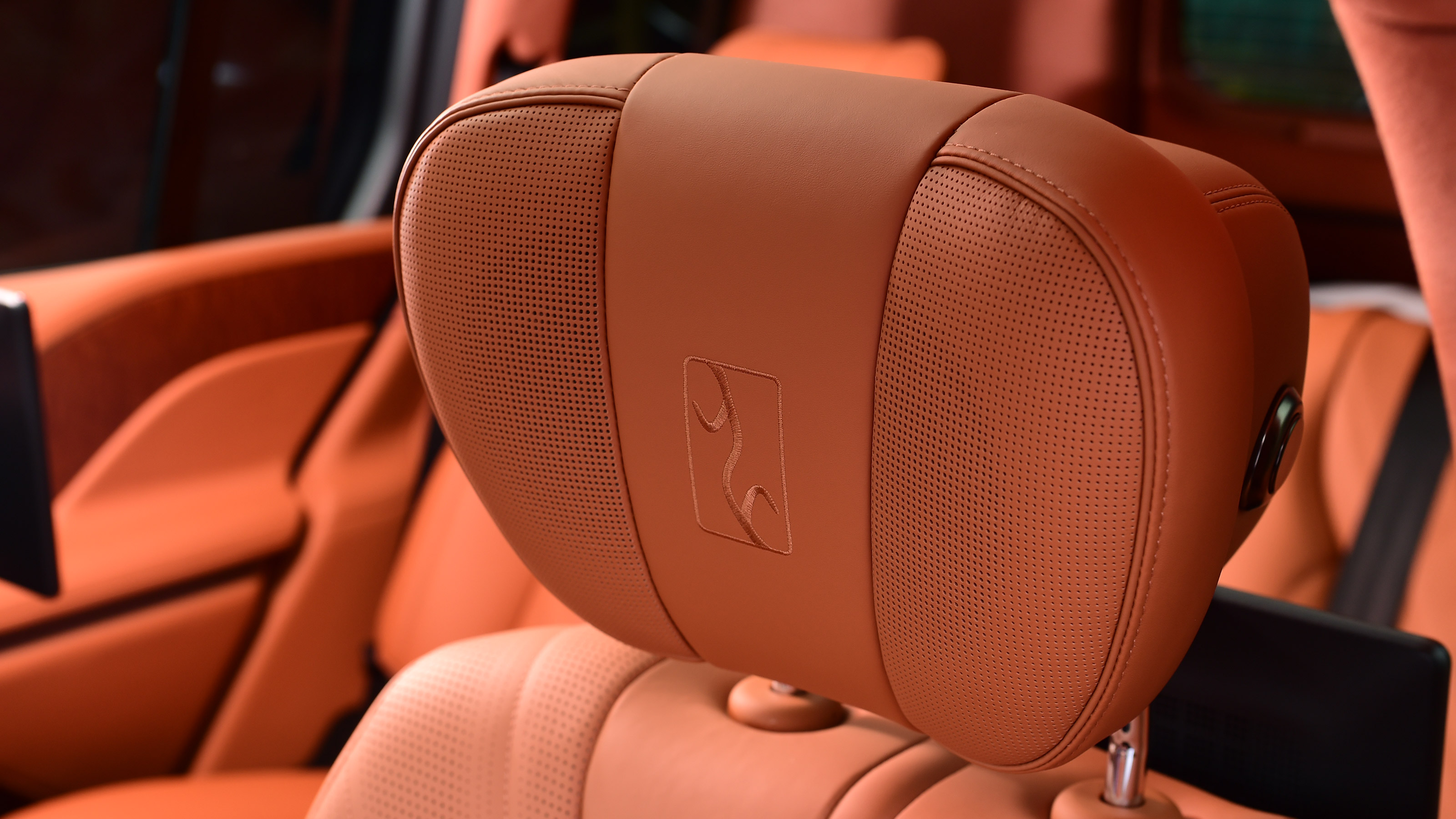 Yangwang U8 - headrest
