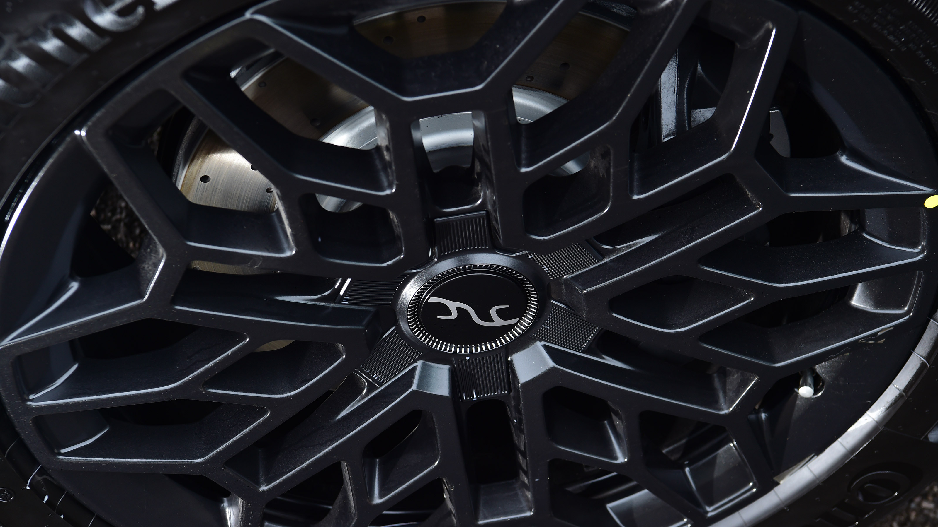 Yangwang U8 - wheel detail