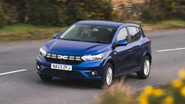 Dacia Sandero - front action