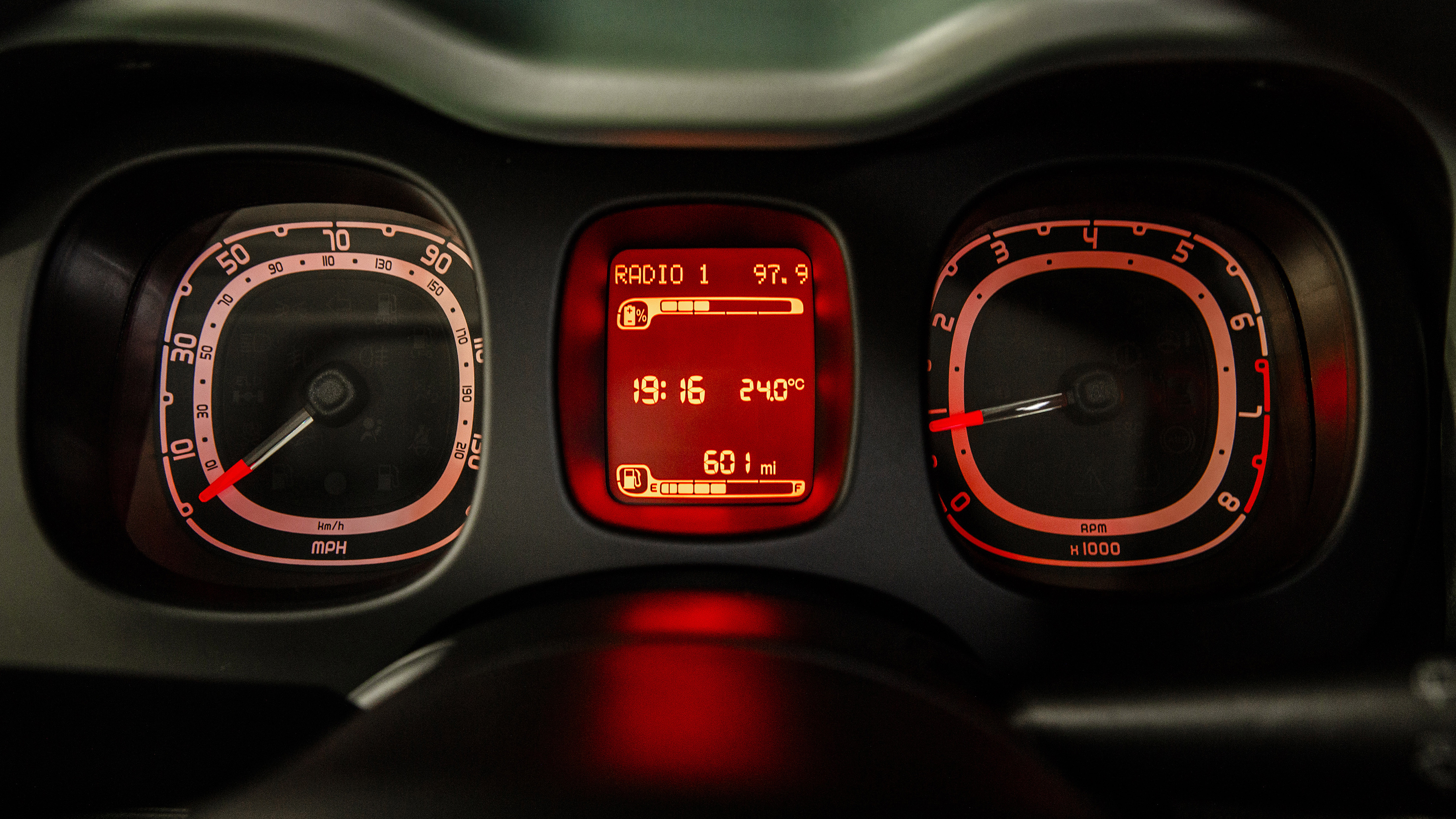 Fiat Panda Cross - dashboard dials