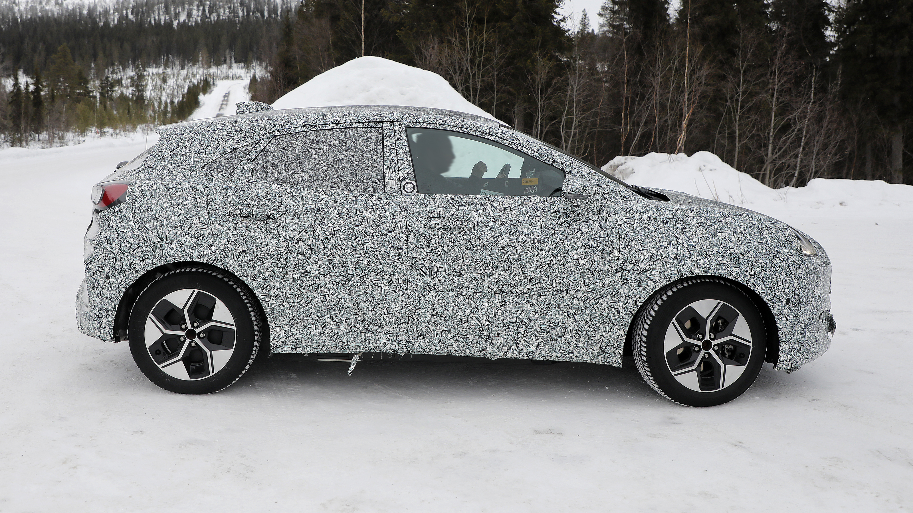 Ford Puma Gen-E (Camouflaged test car) - side
