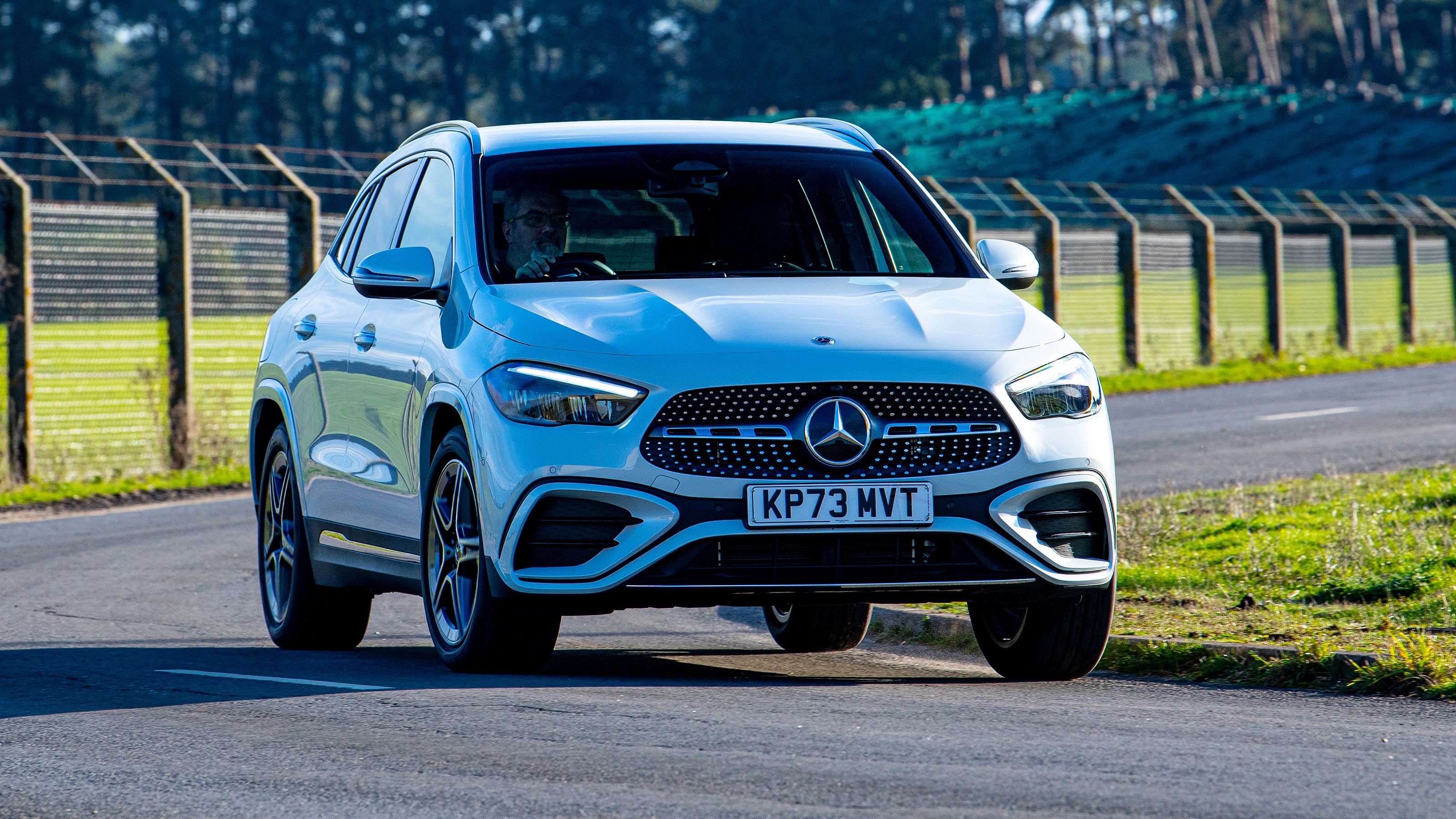 Mercedes GLA - front cornering