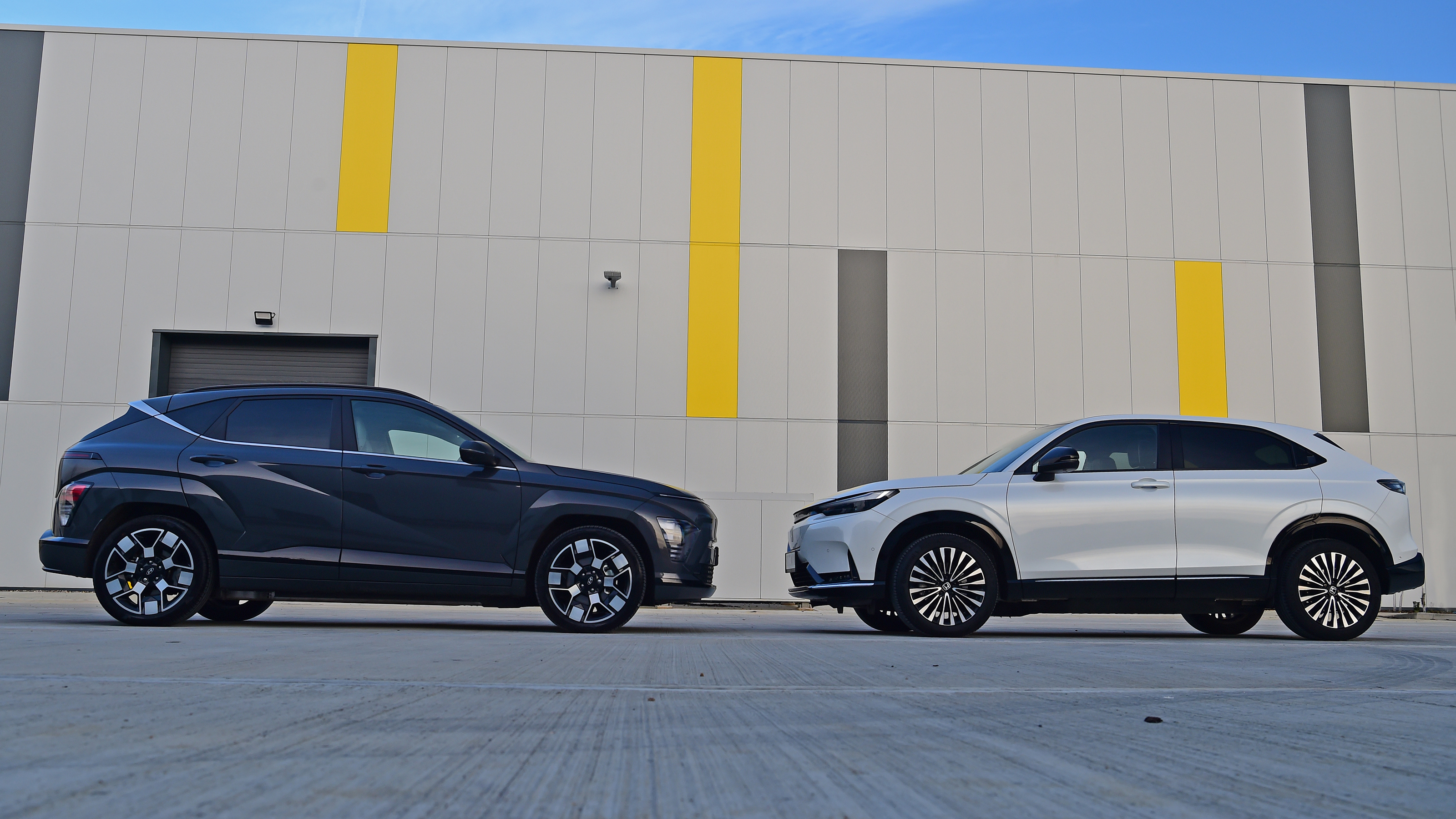 Honda e:Ny1 vs Hyundai Kona Electric - twin side 