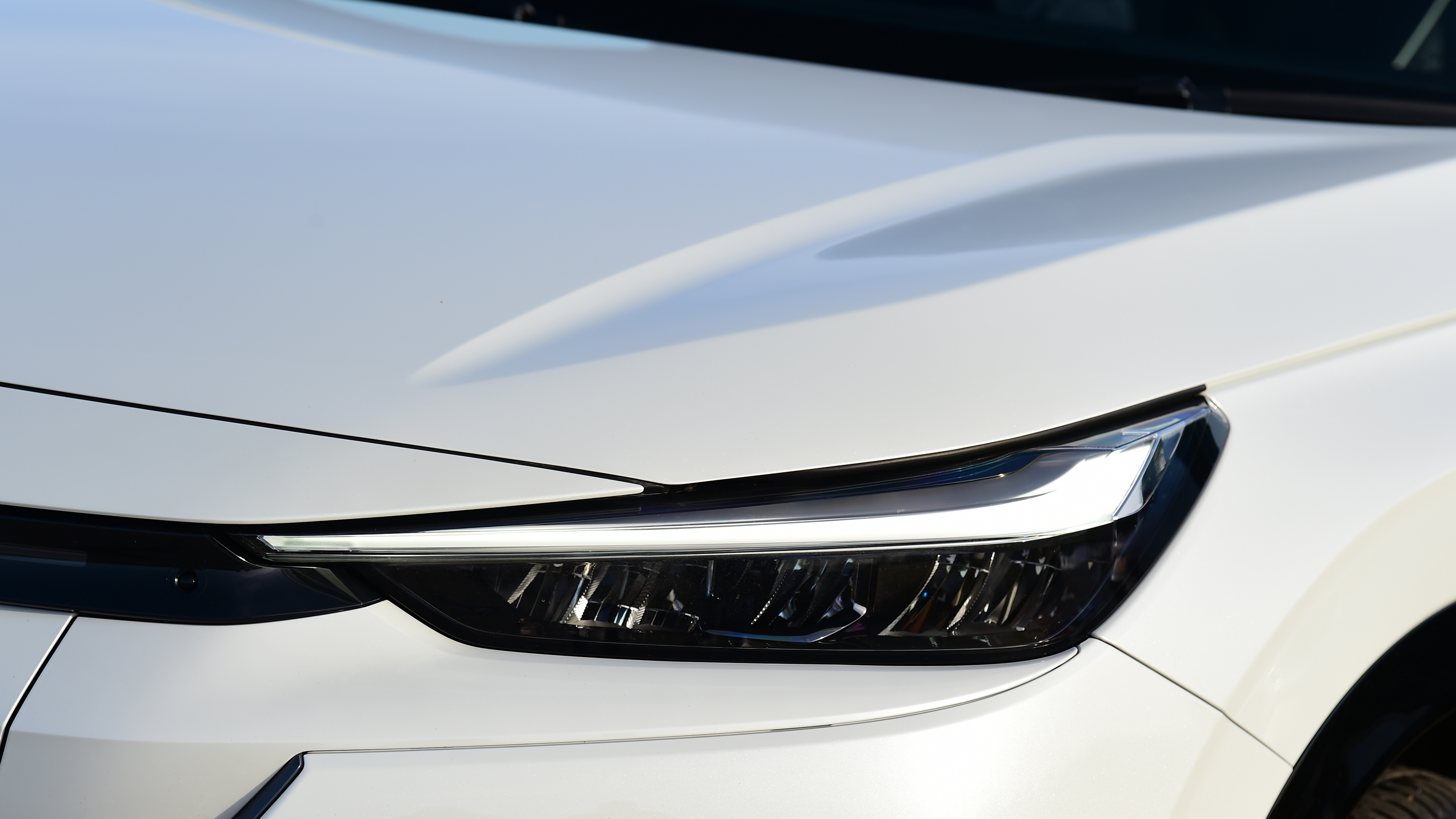Honda e:Ny1 vs Hyundai Kona Electric - Honda e:Ny1 front headlight 