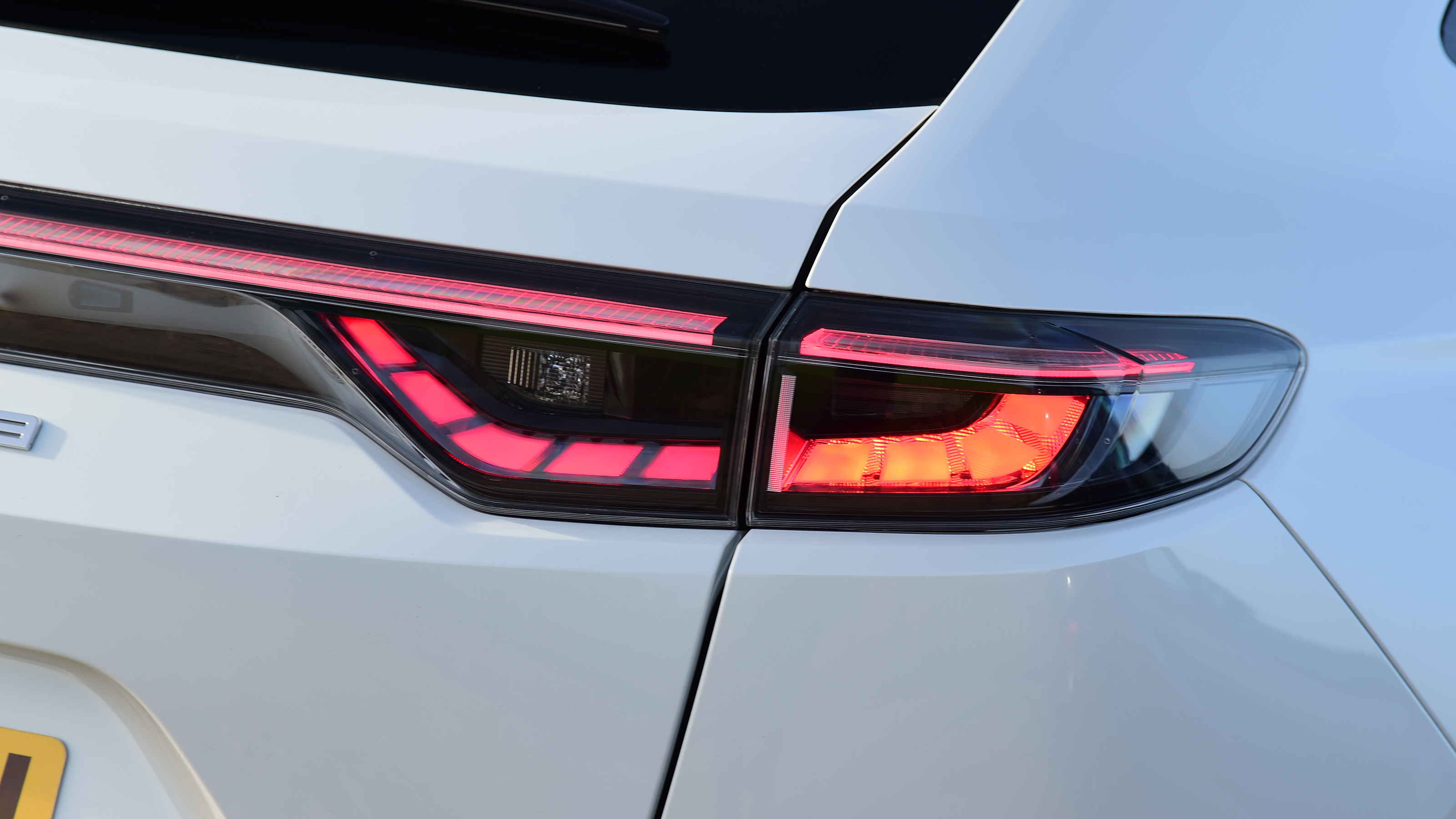 Honda e:Ny1 vs Hyundai Kona Electric - Honda e:Ny1 rear light