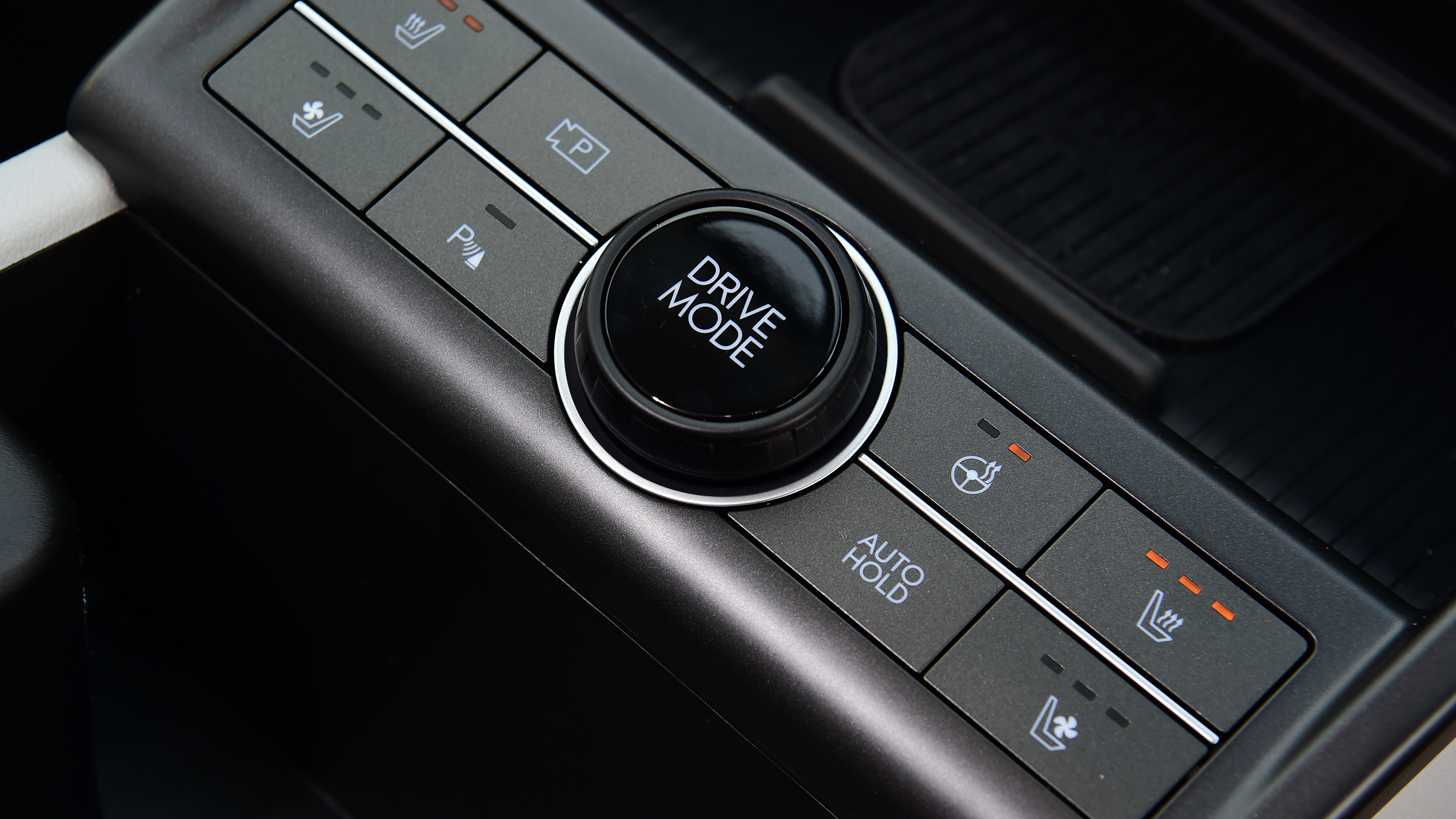 Honda e:Ny1 vs Hyundai Kona Electric - Hyundai Kona Electric centre console 