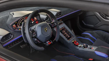 Lamborghini Huracan STO - dash