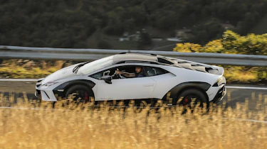 Lamborghini Huracan Sterrato - side